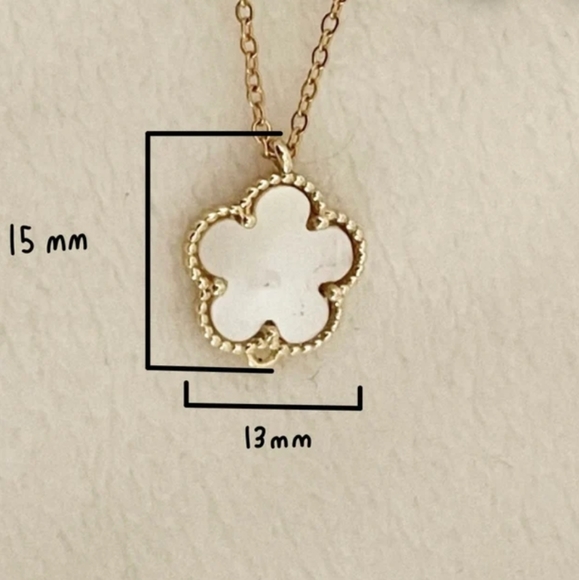 18K Gold Plated Stainless Steel Flower Shell Pendant Necklace. - Picture 5 of 5